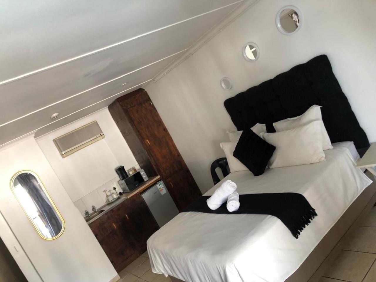 Jnc Lodge Richards Bay Bagian luar foto